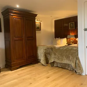 Guest house 23 Mayfield